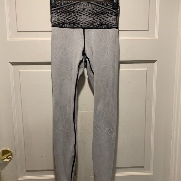 Lululemon~ NWOT!!~ Yoga Pants - Picture 13 of 16